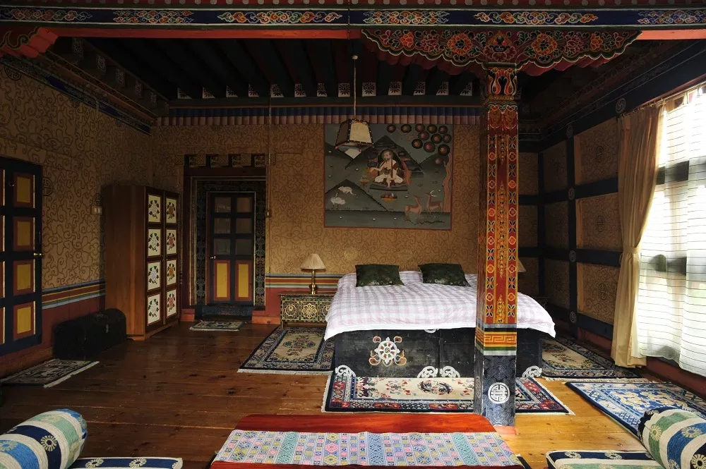 Private guided tour experience in Bhutan mountains